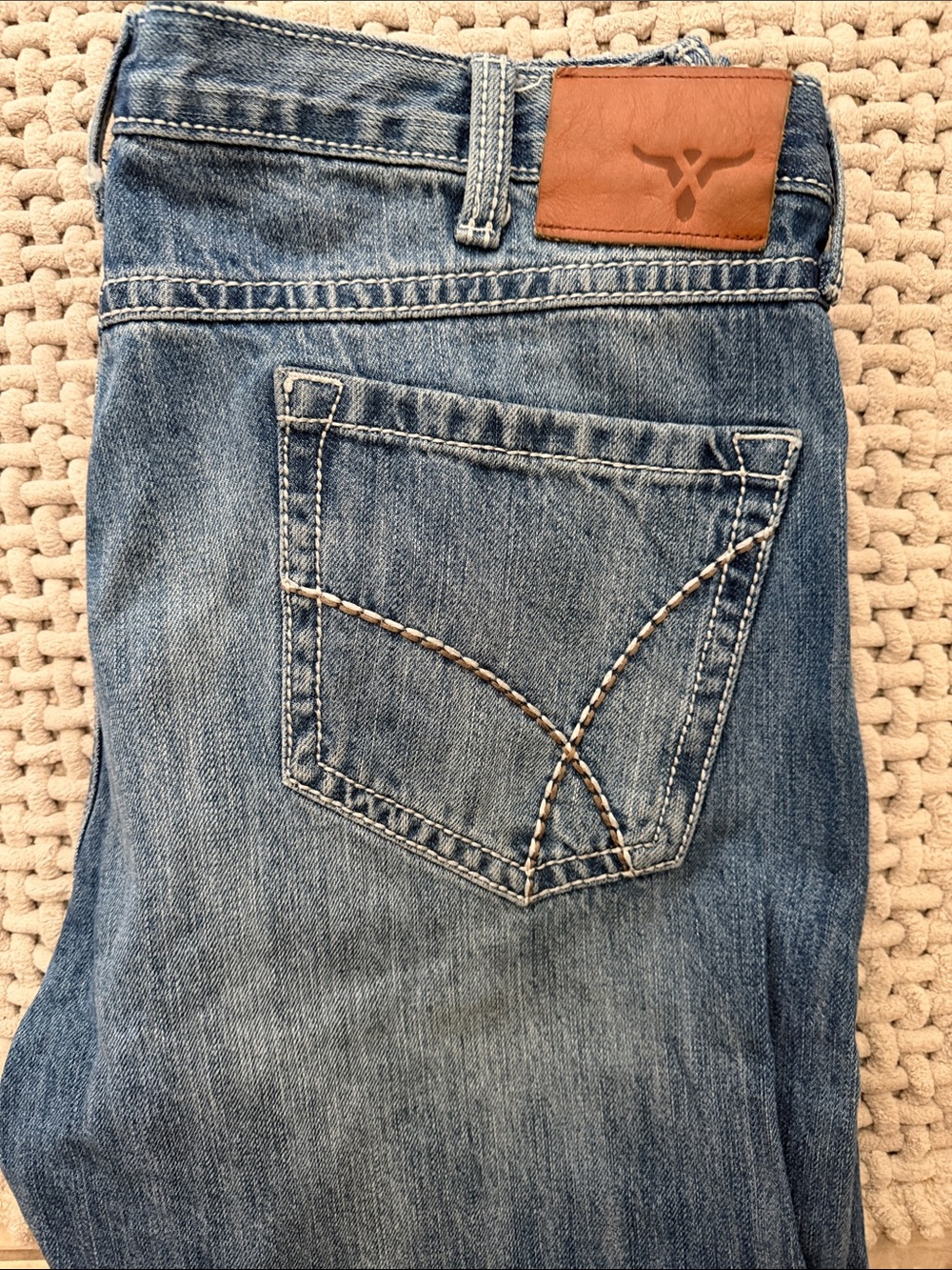 Wrangler Retro Relaxed Fit Men’s Blue Denim Jeans with Leather Patch